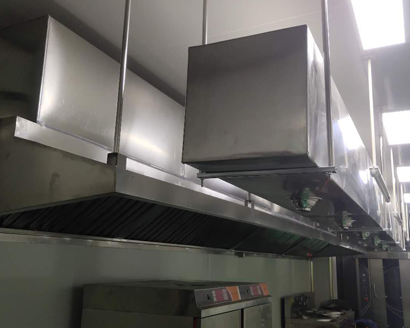 在制作的过程中镀锌风管可以合理利用材料